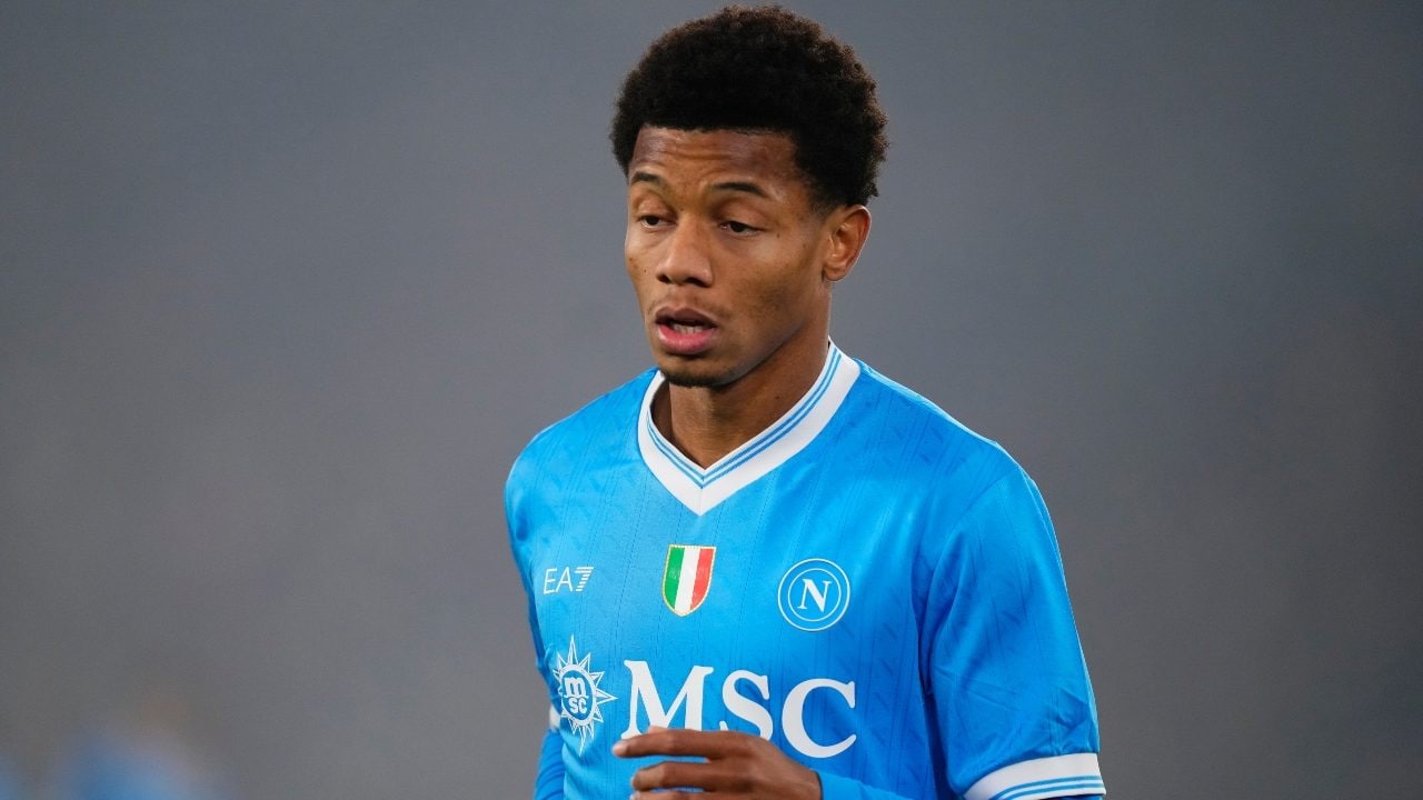 Perché Neres ha sempre gli occhi quasi chiusi come se fosse stanco, cos'è la ptosi palpebrale