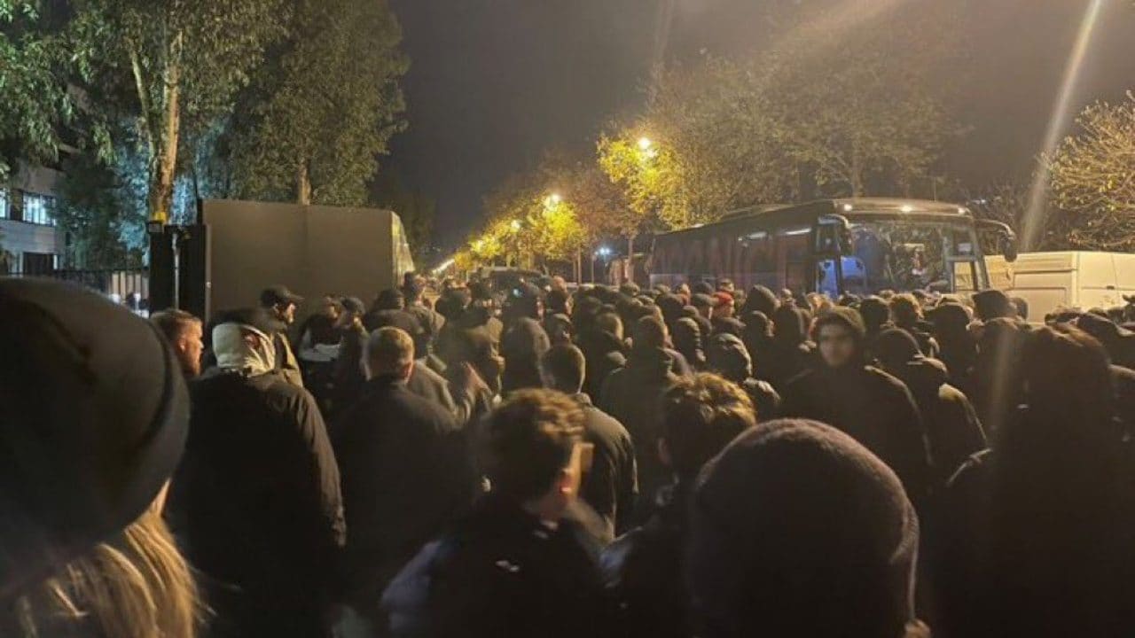 Tifosi del Nizza assaltano il centro sportivo, calci e sputi a Boga e Moffi: episodio gravissimo in Francia