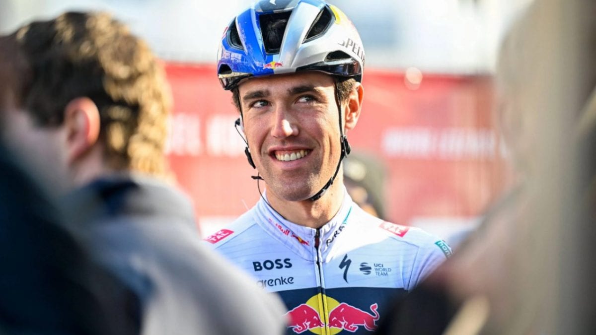 Oier Lazkano con la maglia Red Bull, prima del licenziamento per doping