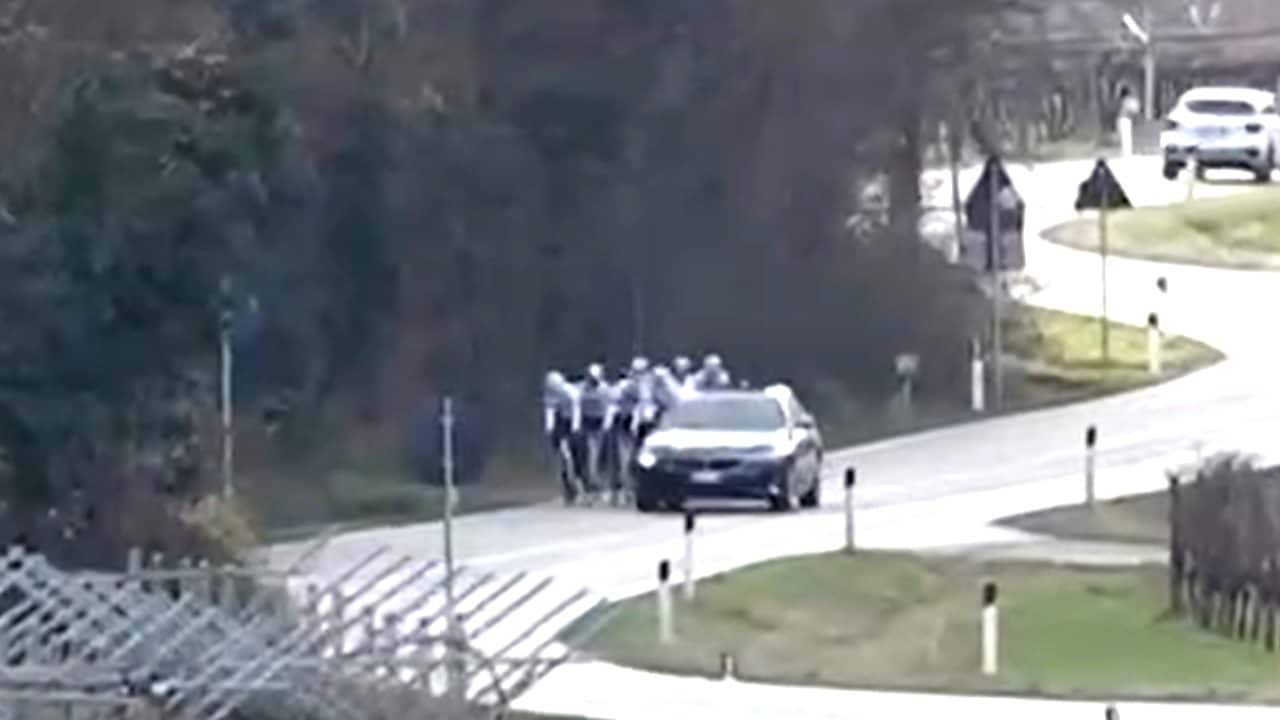 Petacchi rivive l'assurdo attentato ai ciclisti della Padovani: "Vagli dietro, ci hanno sparato!"