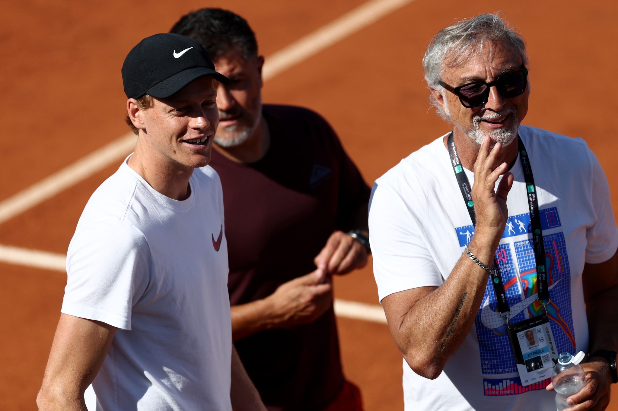 Marco Panichi e Ulises Badio con Jannik Sinner quest’anno a Roma: era maggio, un mese prima dell’addio