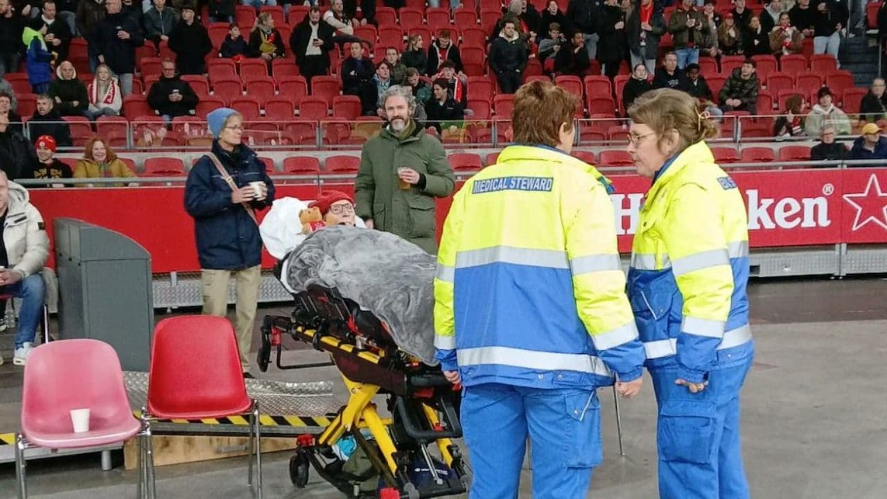 L’Ajax salva l’ultimo desiderio di un tifoso malato: sarà l’unico ammesso al match a porte chiuse