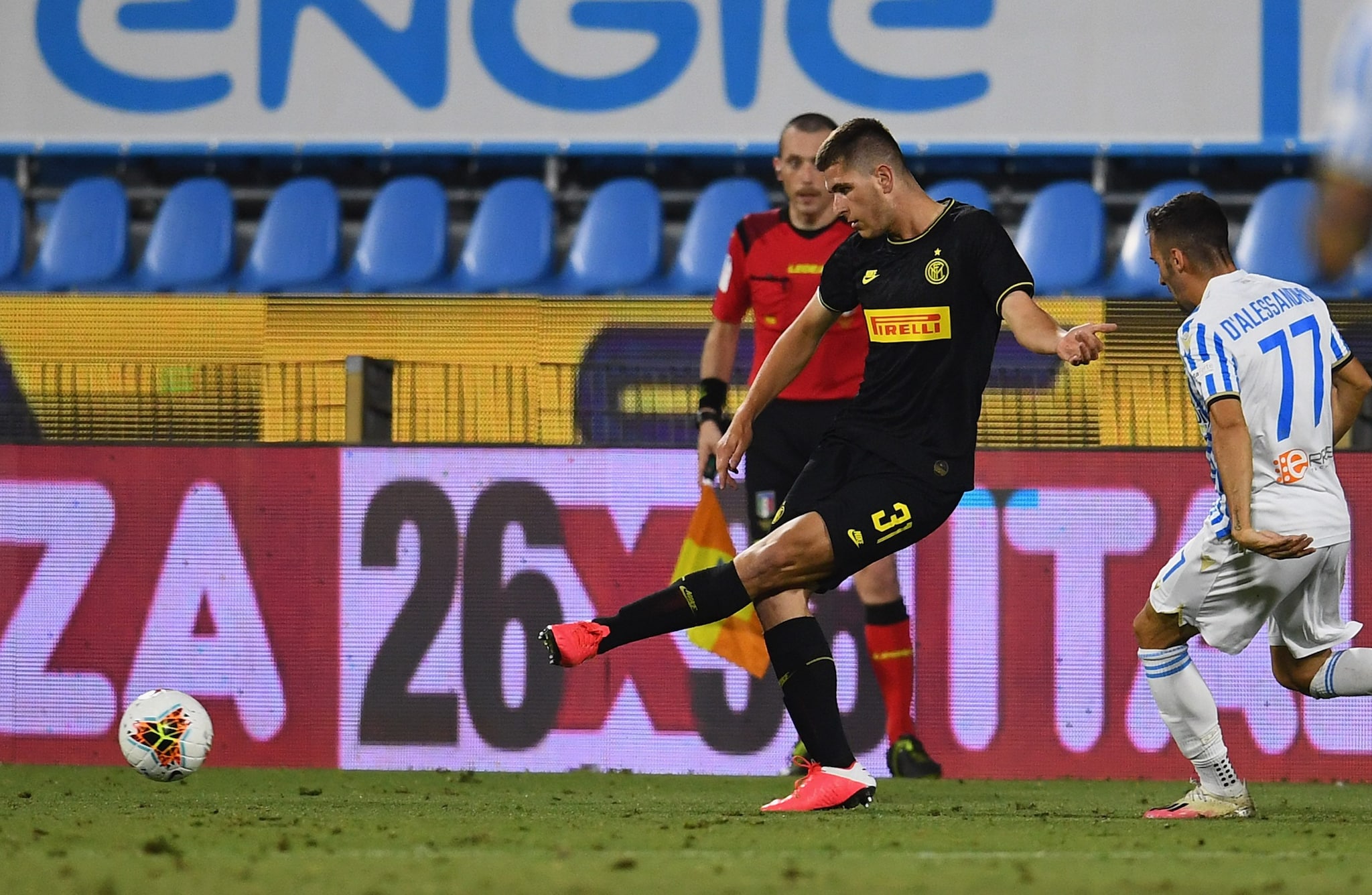 Pirola in azione durante il suo esordio in Serie A (SPAL–Inter, 16 luglio 2020)