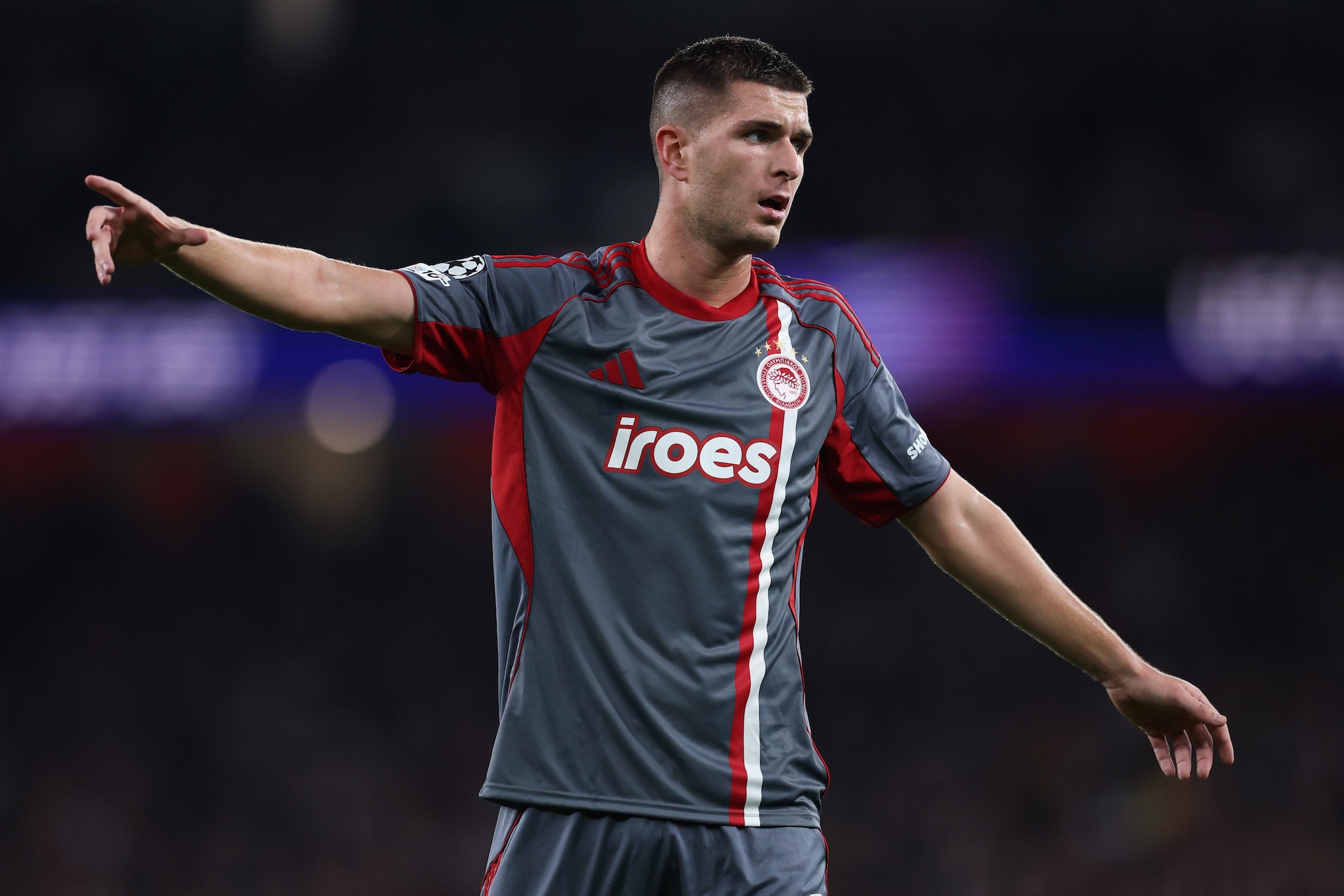 Pirola con la maglia dell’Olympiacos.