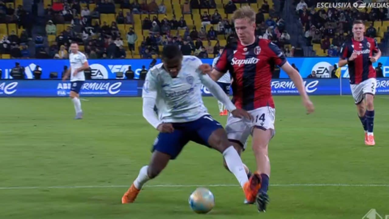 Perché l'arbitro Chiffi ha concesso e revocato il rigore all'Inter: il movimento di Bonny l'aveva ingannato