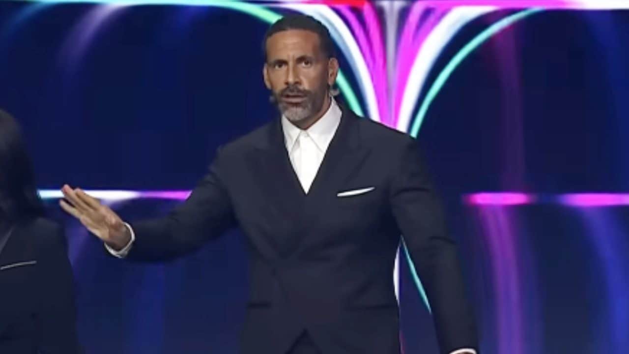 Rio Ferdinand fa calare il gelo in diretta al sorteggio dei Mondiali: "Ma che domanda è?"
