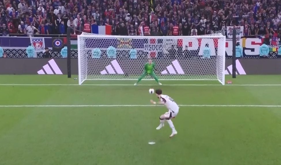 Il rigore centrale parato da Safanov.