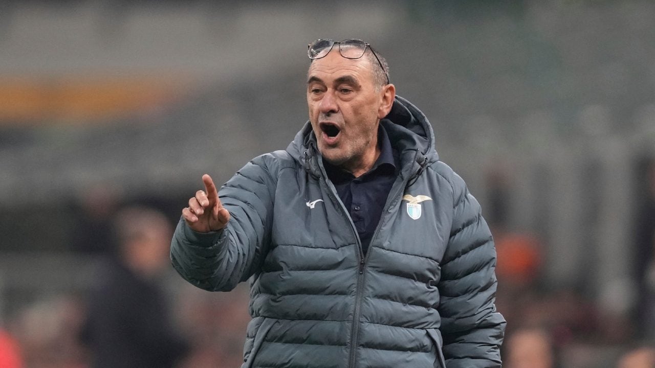 Sarri torna sull'episodio di Milan-Lazio, è una frecciata per Allegri: “Postazioni VAR lontano dalle panchine”