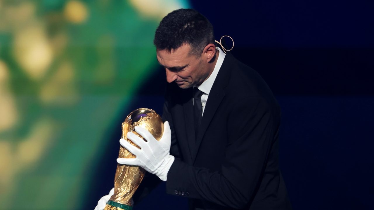 Scaloni usa i guanti per riportare la Coppa del Mondo al sorteggio: c'è un motivo inconfessabile