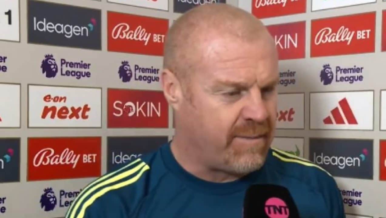 Sean Dyche perde per la 18ª volta con Guardiola ma si lamenta dell'arbitro: "Mi gratto la testa"