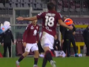 simeone-mani-torino-cremonese-regolamento-arbitro-rigore-cosa-successo-var-perche-non-interviene-300x225.jpg