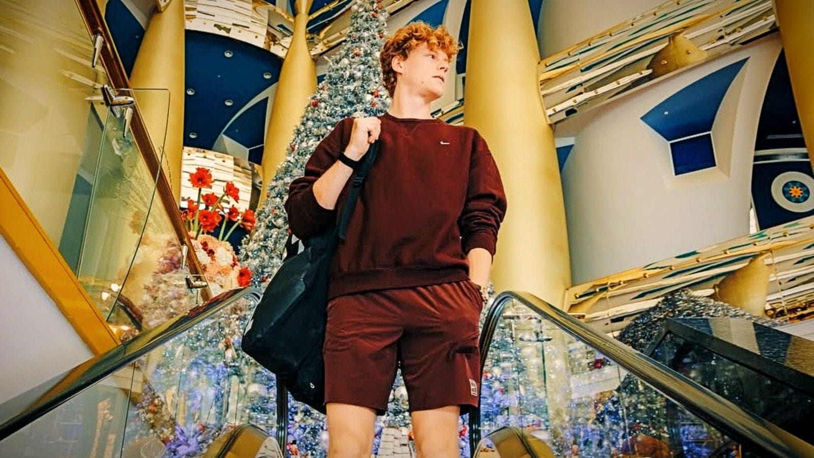 Sinner e l'hotel sfarzoso a Dubai, quanto costa un giorno nel resort dorato dove si è allenato Jannik