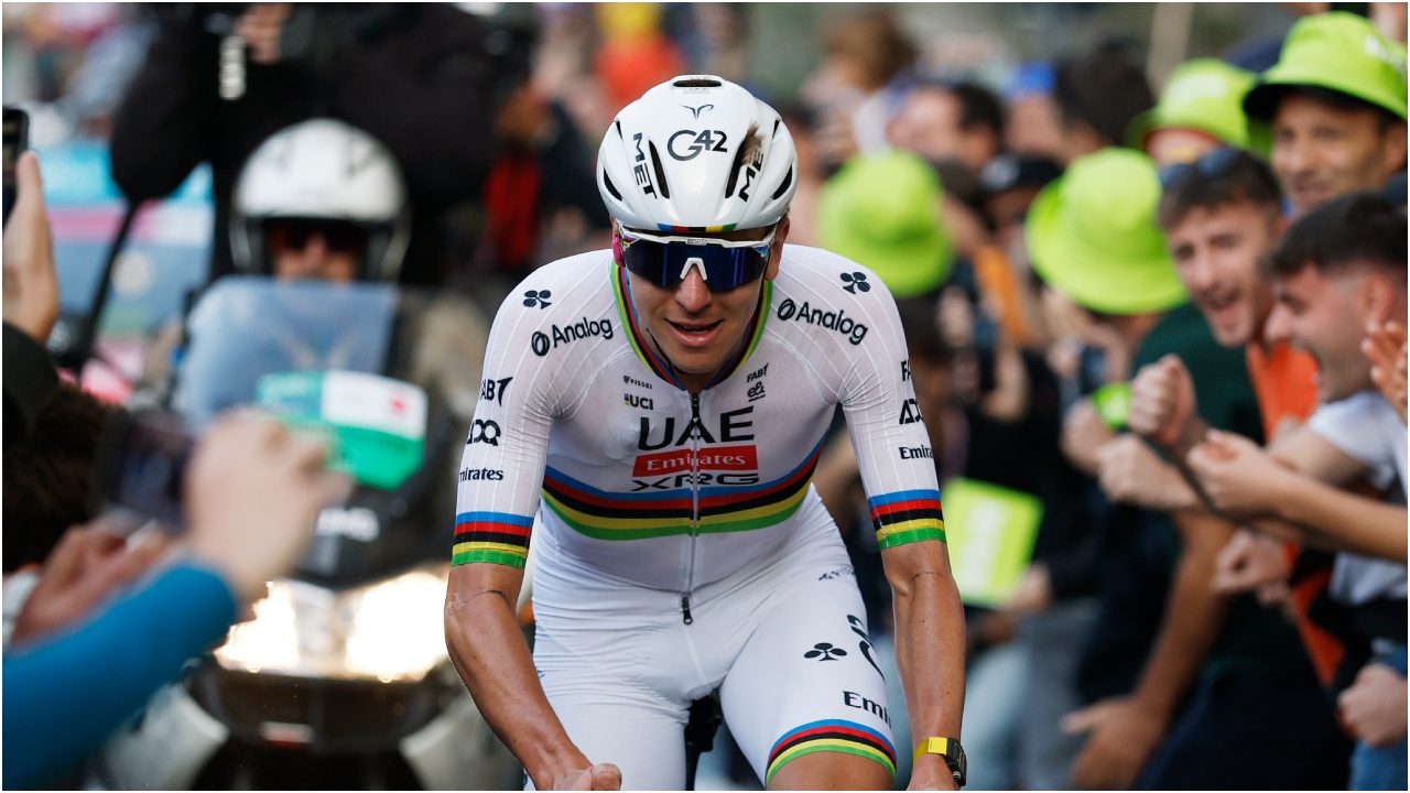 La dieta di Pogacar quando corre una tappa di montagna: come mangiare 3 kg di pasta in un giorno