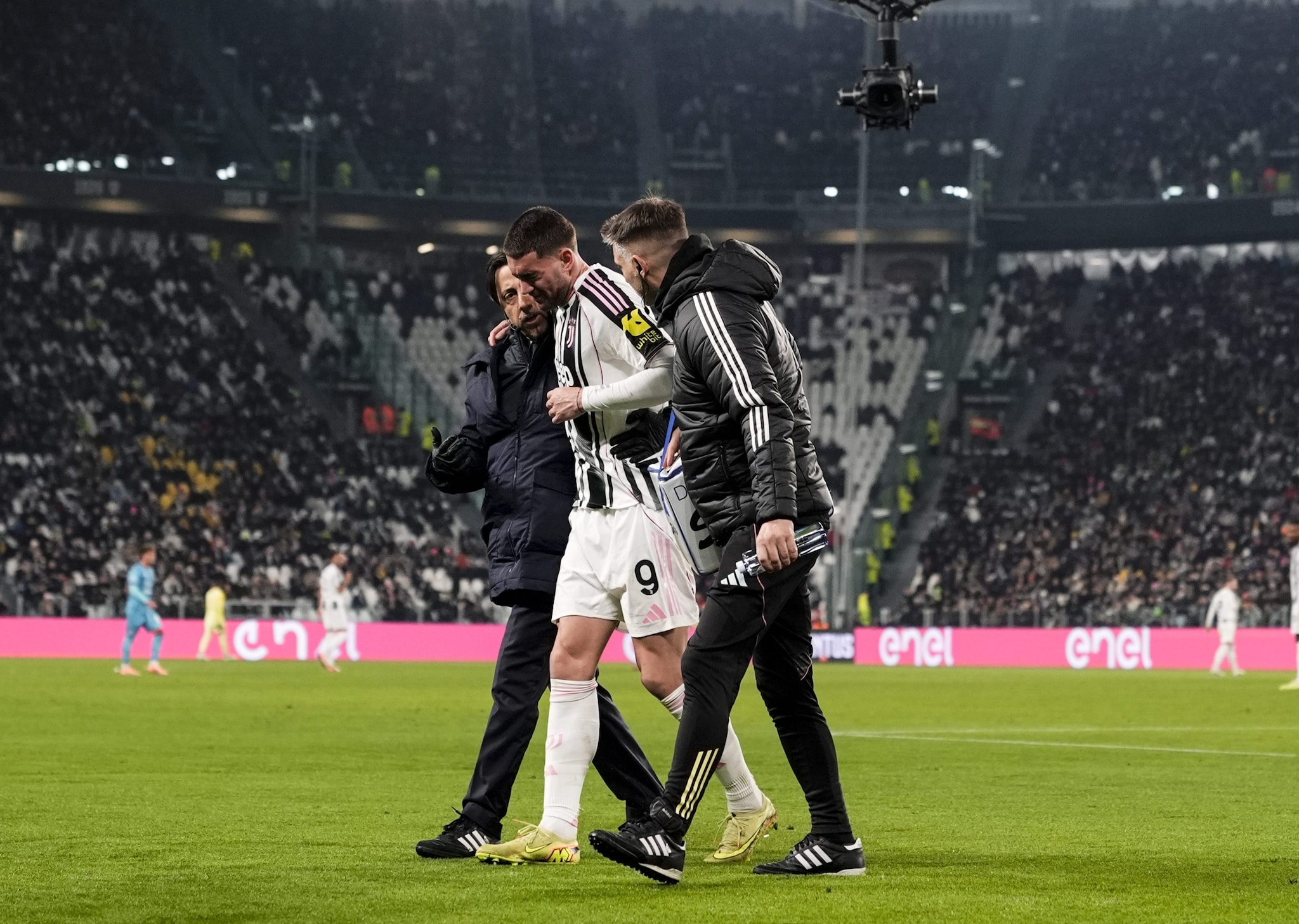 Vlahovic è uscito per infortunio durante la partita contro il Cagliari