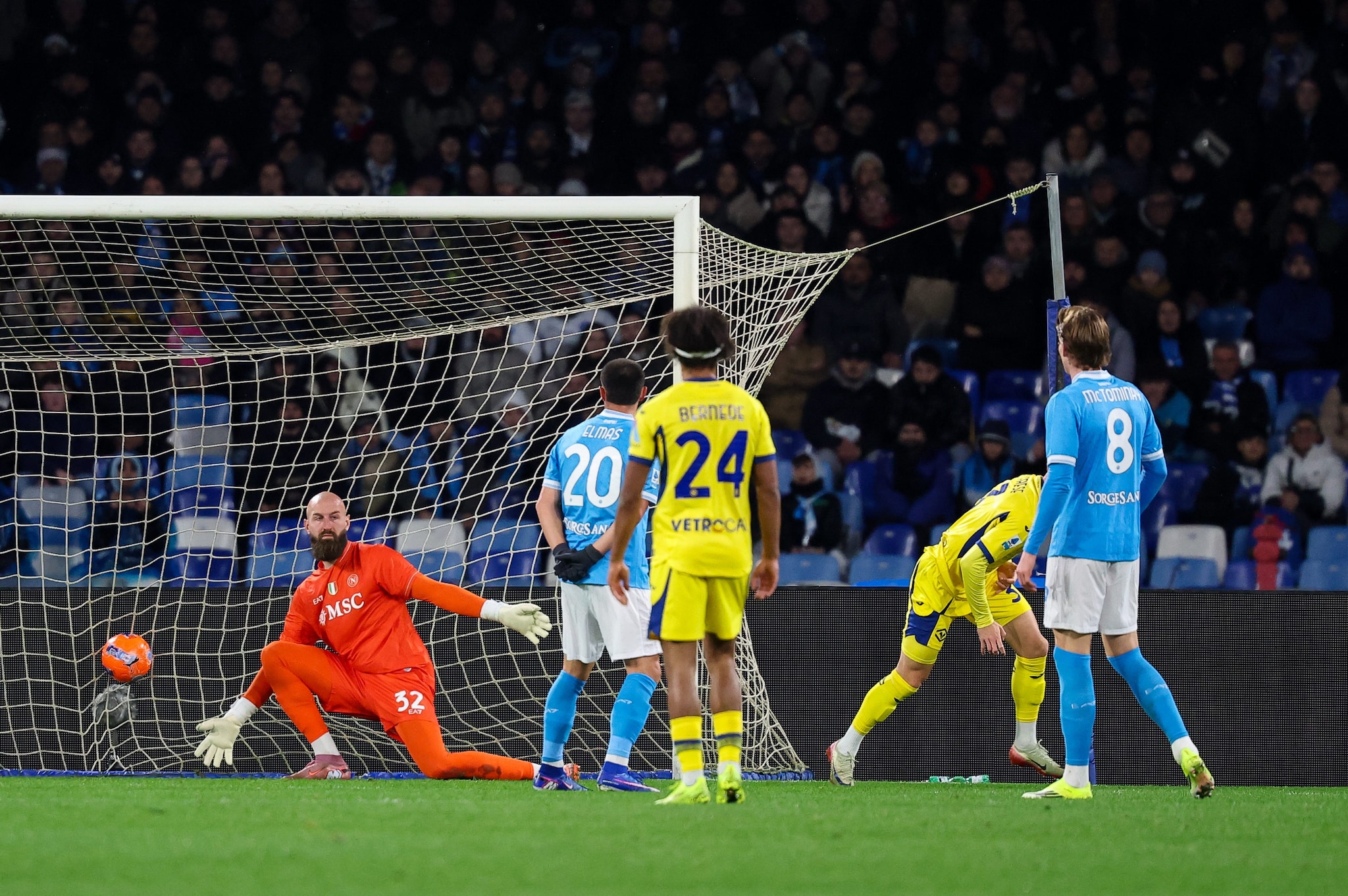 Napoli-Verona 2-2, risultato finale della partita di Serie A: gol di McTominay e Di Lorenzo, gli highlights