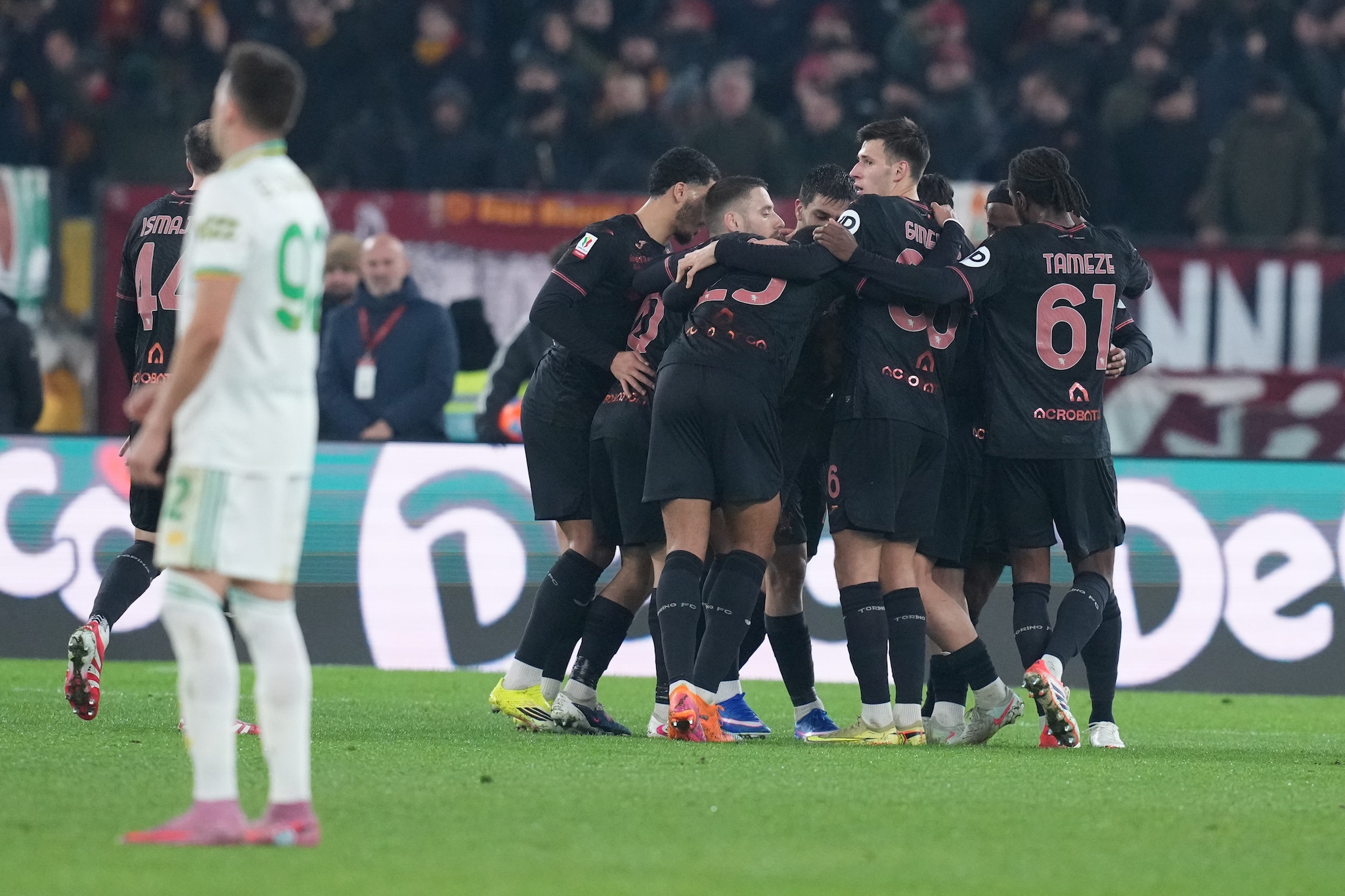 Il Torino sbanca l'Olimpico con un finale pirotecnico, Roma KO al 90': i granata sfideranno l'Inter