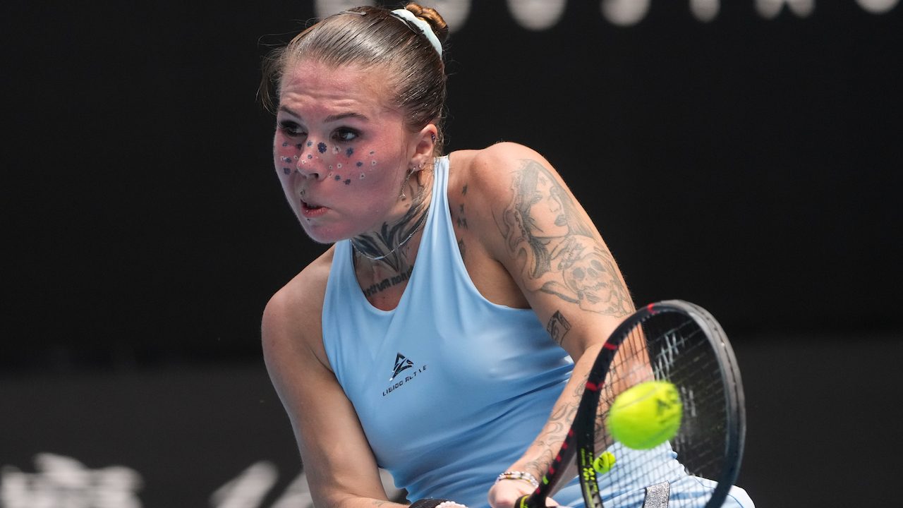 Oliynykova agli Australian Open con i tatuaggi sul volto: chi è la tennista che vendette il braccio