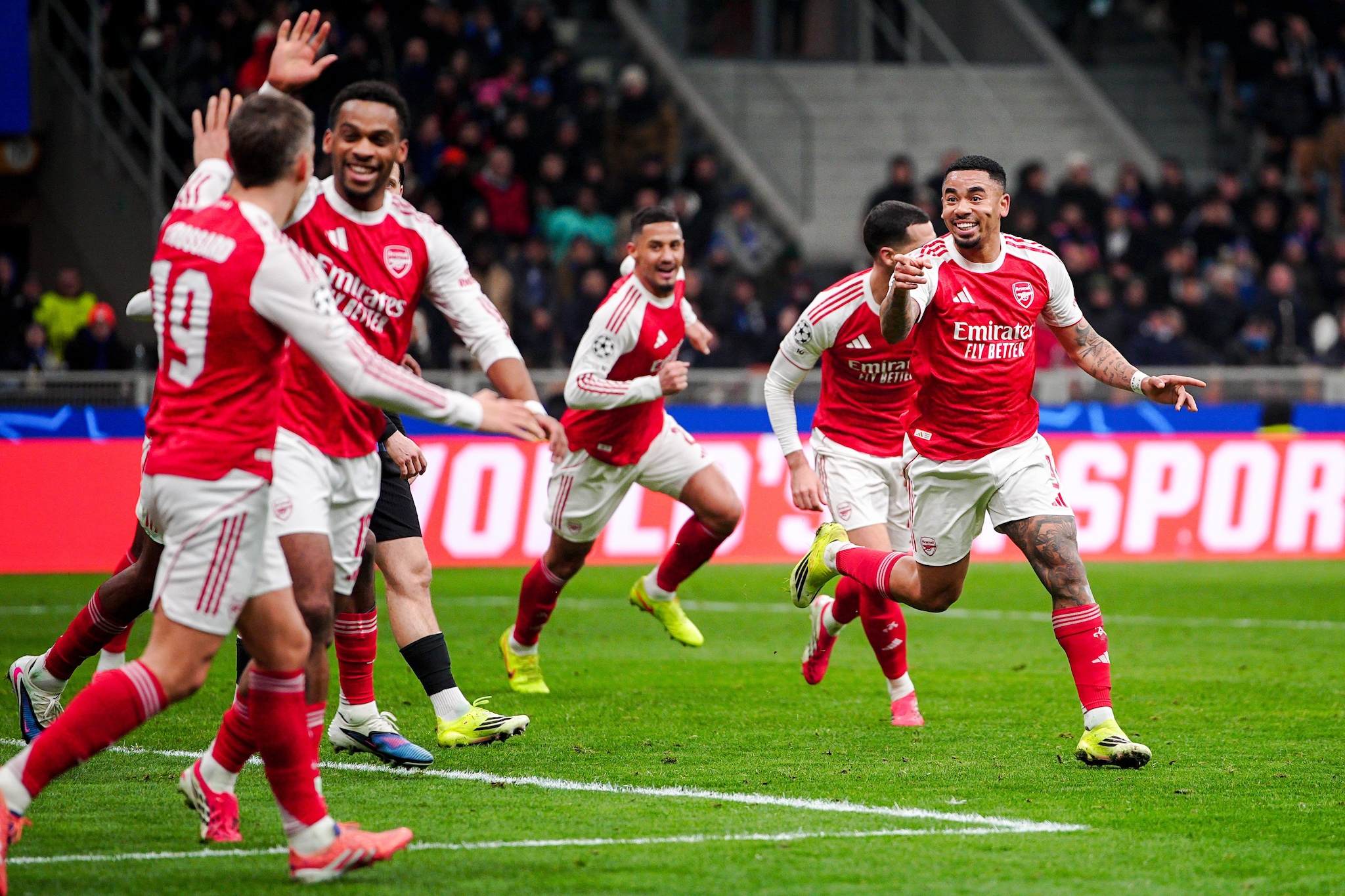 Gabriel Jesus determinante con 2 gol a San Siro contro l’Inter