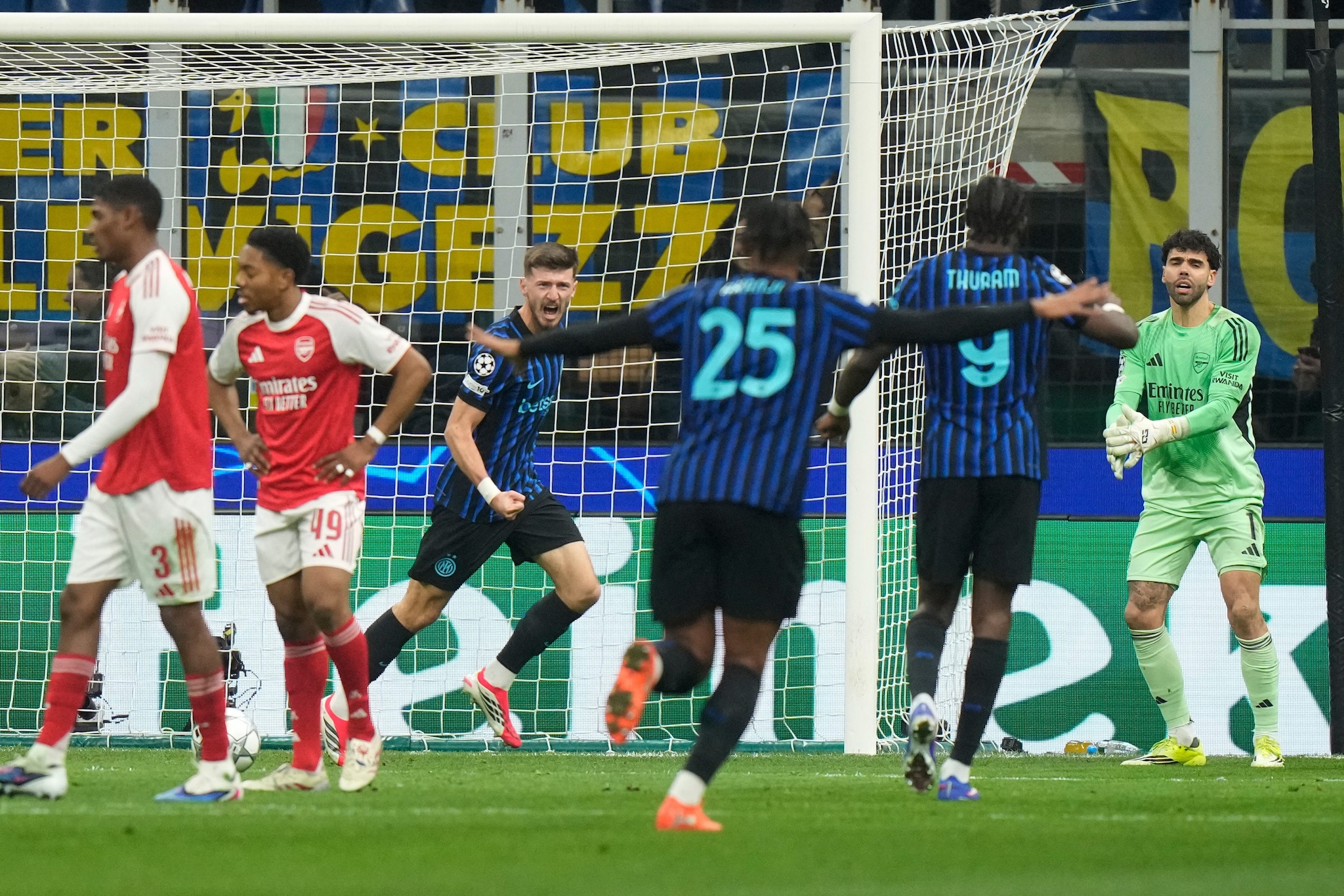 La gioia di Sucic per il momentaneo 1–1 a San Siro contro l’Arsenal