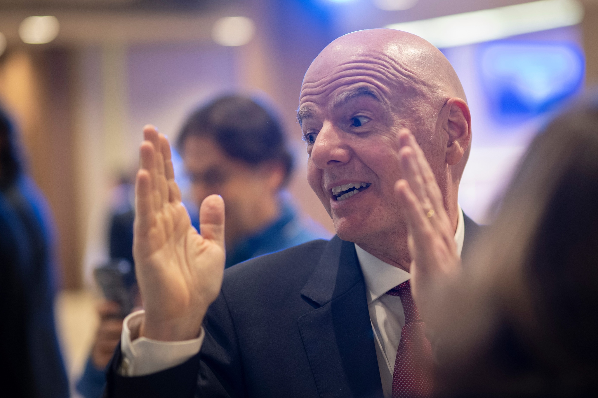 Infantino inopportuno, esplode la rabbia dei tifosi inglesi: "Per la prima volta non sono stati arrestati"