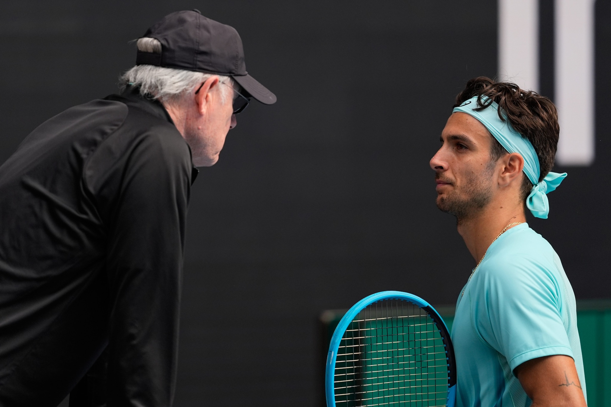 Musetti a colloquio con Perlas dopo l’infortunio