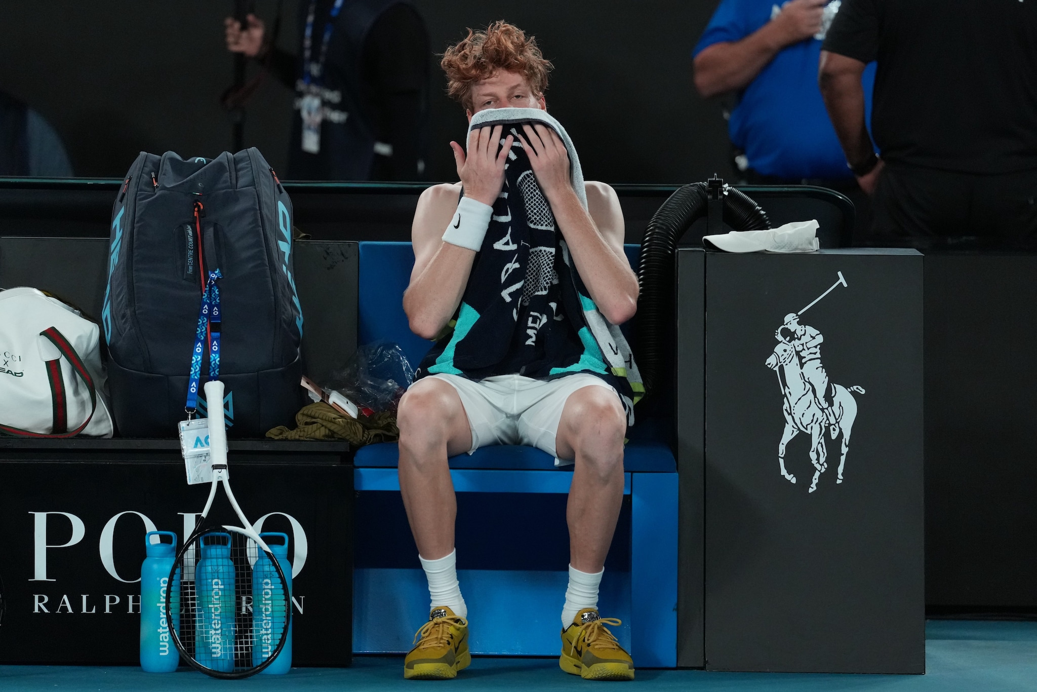 Jannik Sinner è stato sconfitto al quinto set da Novak Djokovic nella semifinale degli Australian Open.