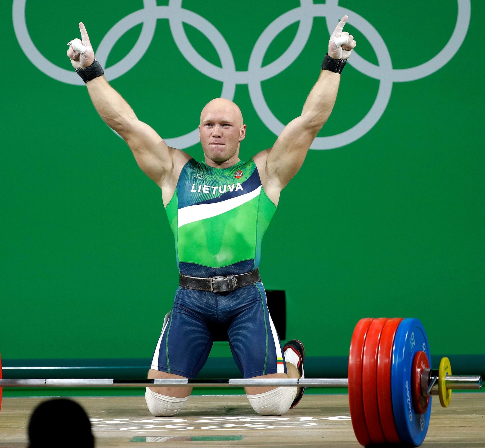 Aurimas Didzbalis nel momento più bello della sua carriera, il bronzo olimpico: ma ha barato