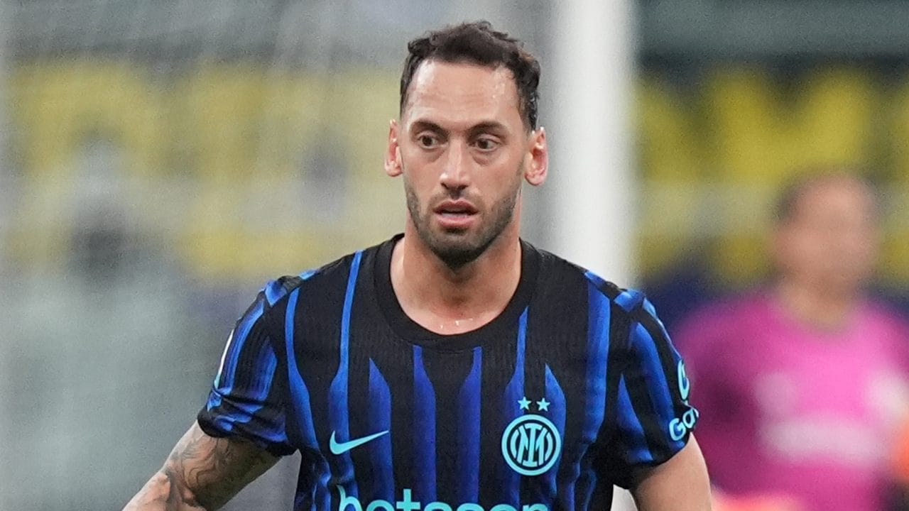 L'Inter perde ancora Calhanoglu per infortunio: quante partite salta e quando torna in campo