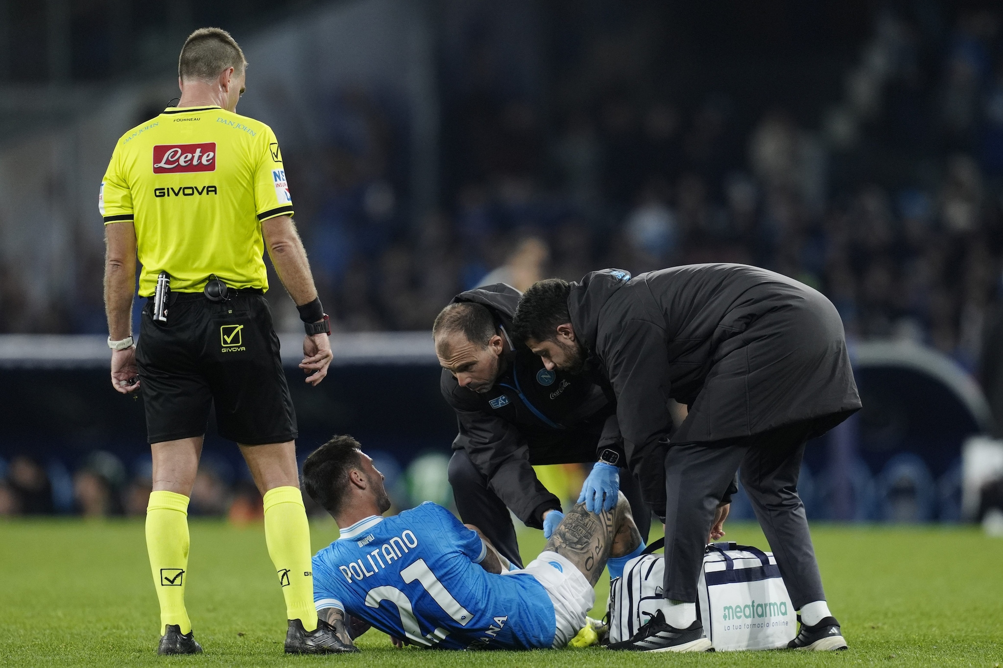 Il momento dell’infortunio di Politano col Sassuolo.