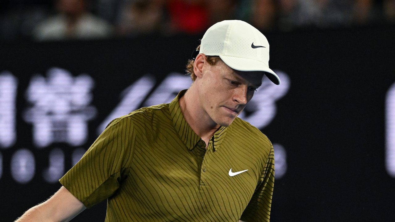 Sinner eliminato da Djokovic agli Australian Open dopo una sfida infinita: cosa è andato storto