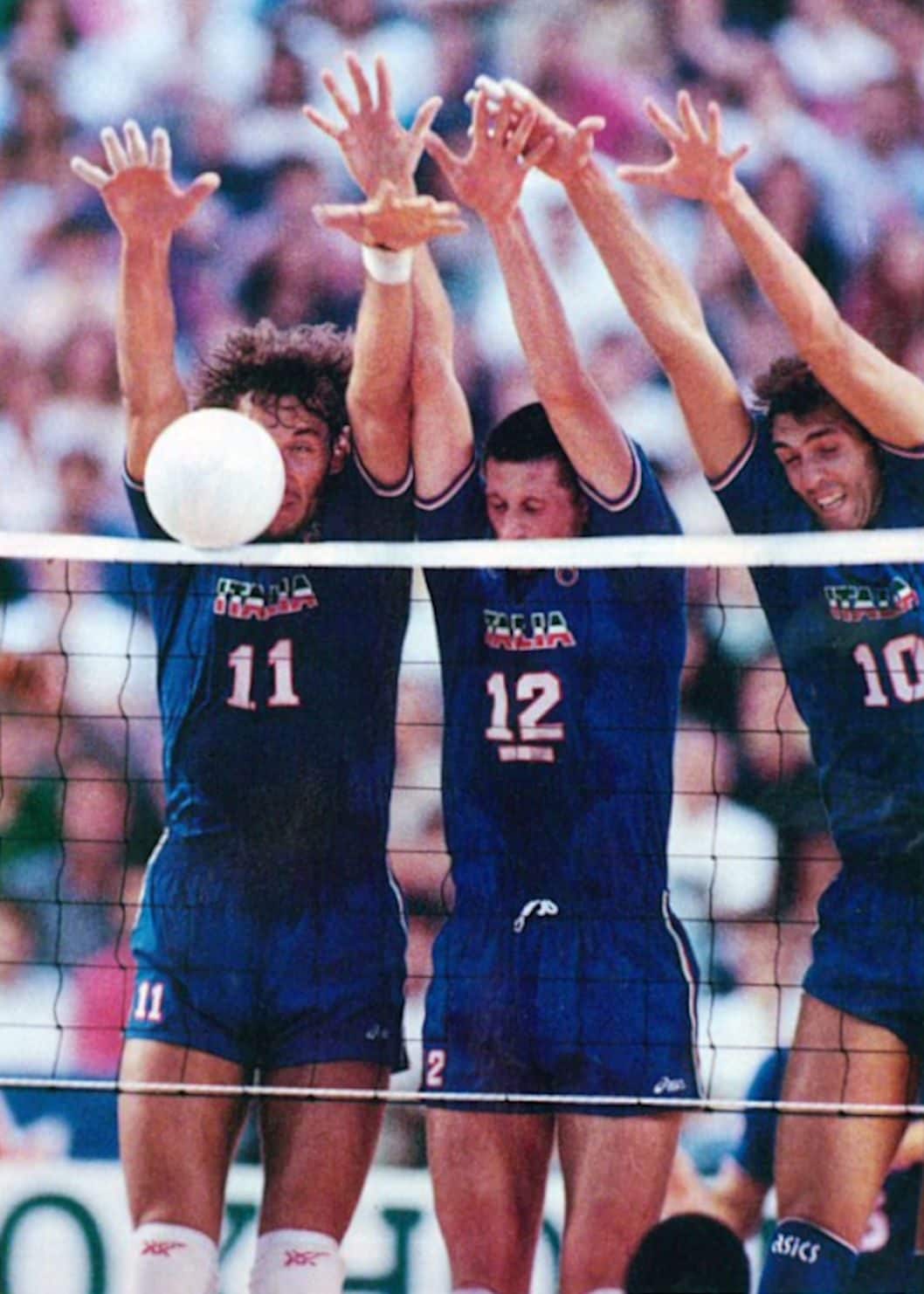 Lucchetta capitano della Nazionale, in un muro a tre con Andrea Zorzi (a sinistra) e Luca Cantagalli (a destra), durante la fase finale della World League 1992.