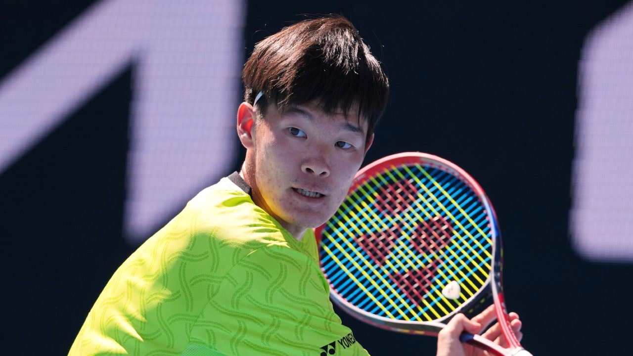Michael Zheng ha già vinto 130mila euro all'Australian Open, ma deve scegliere se prenderli