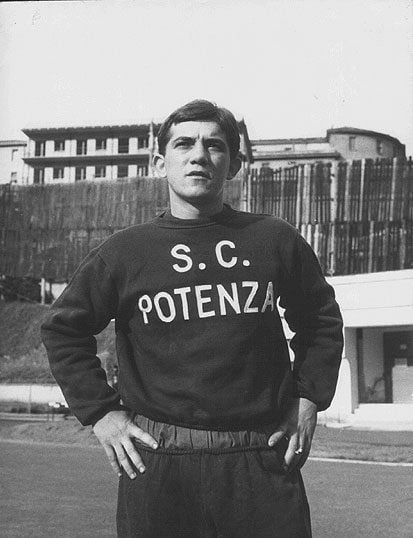 Roberto Boninsegna nella stagione 64–65 con la felpa d’allenamento del Potenza.