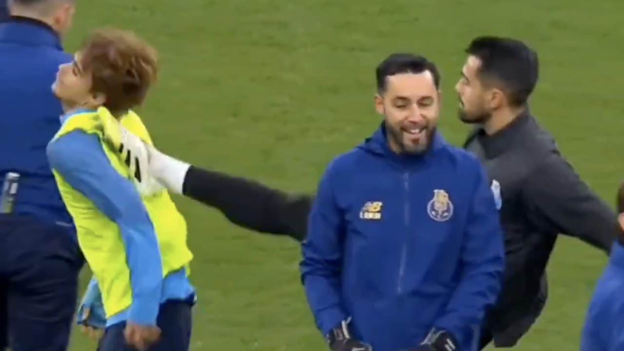 Diogo Costa colpisce a tradimento Rodrigo Mora: cosa c’è dietro il vile gesto, umiliazione pubblica