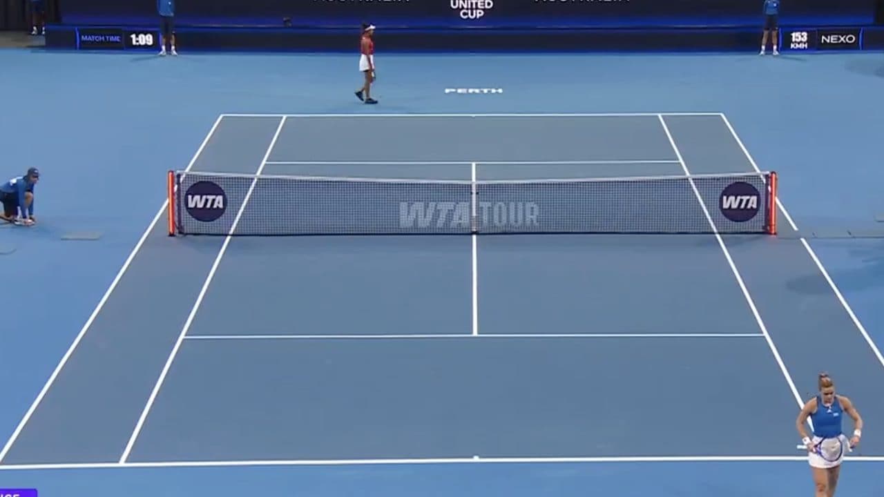 Novità tecnologica nel tennis alla United Cup: perché i paletti della rete si colorano di rosso