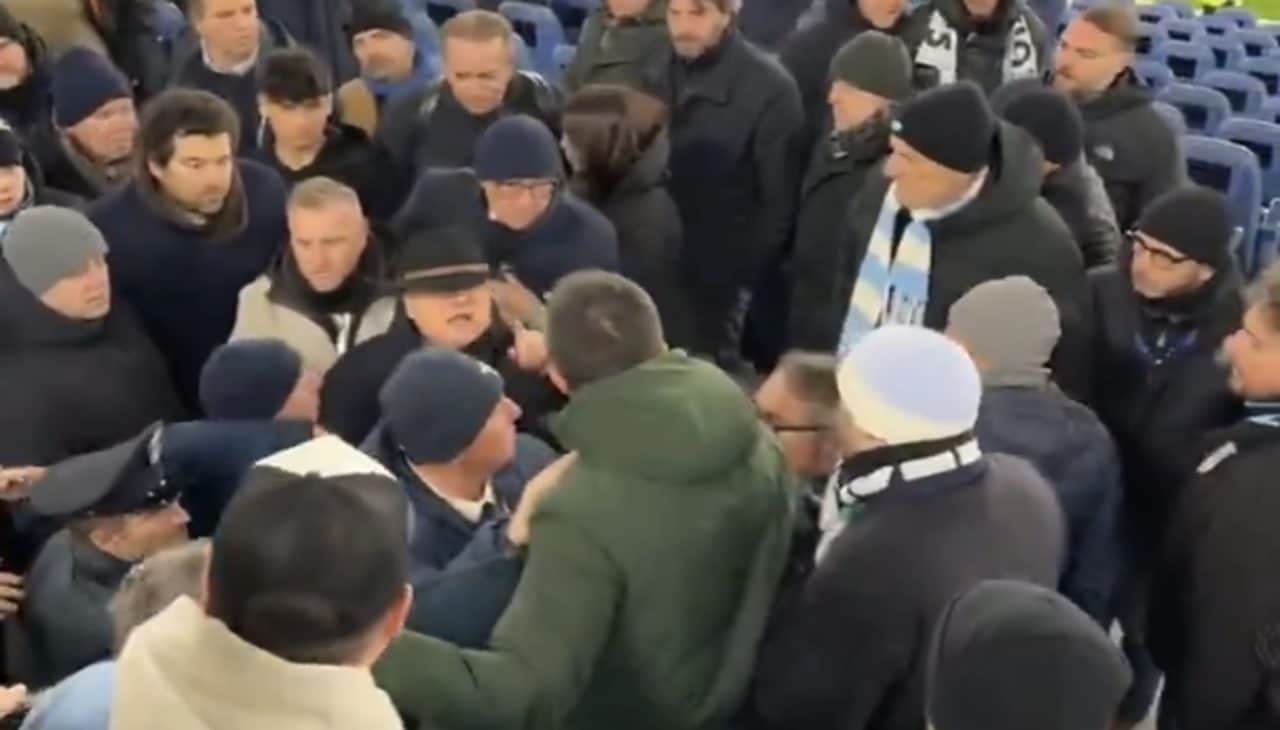 Scoppia la lite tra Lotito e i tifosi della Lazio allo stadio dopo la partita: gli urlano di tutto