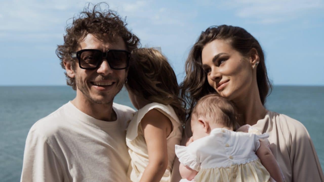 Valentino Rossi correrà con BMW: "Con due bambine e una famiglia è una scelta che ho dovuto fare"