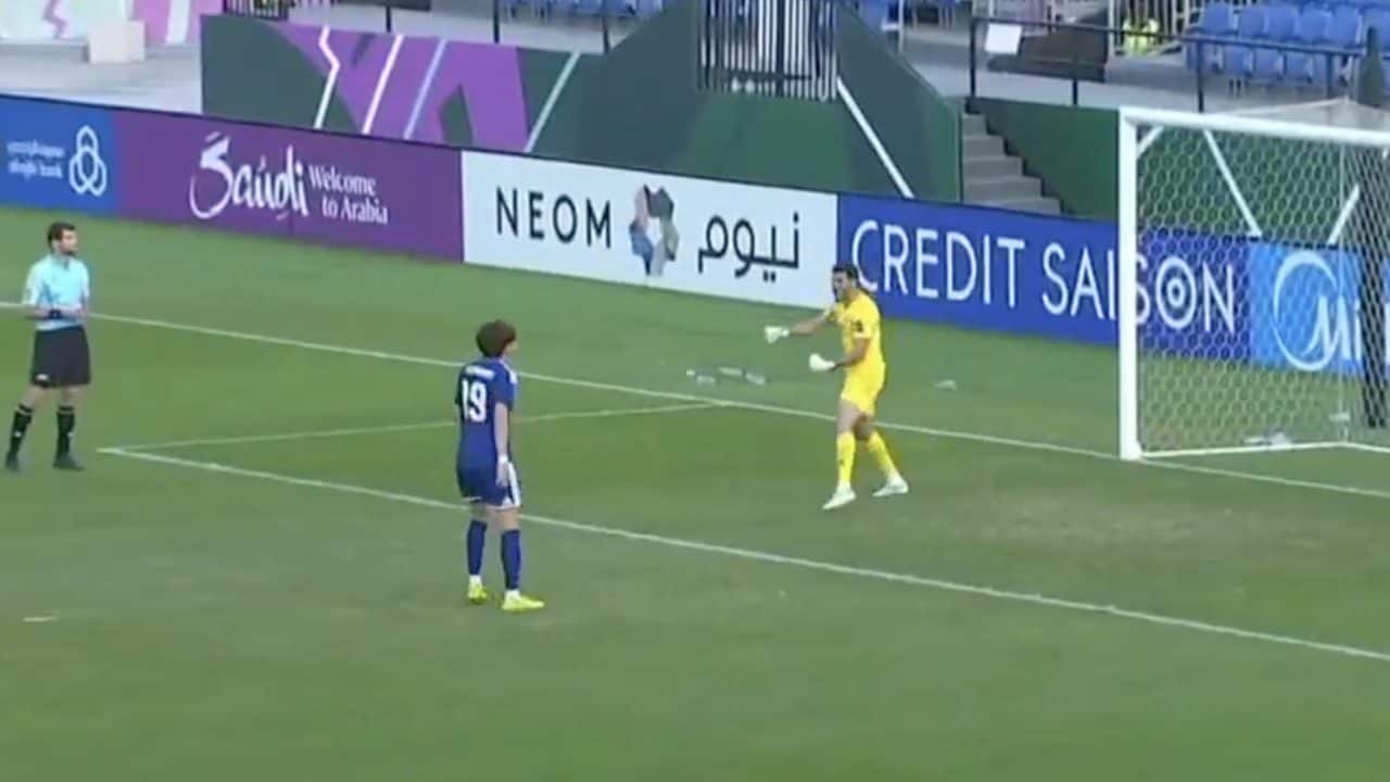 Para il rigore ma commette un'ingenuità colossale: è il preludio al disastro, finisce in lacrime