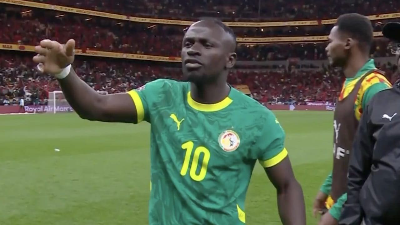 Sadio Mané eroe del Senegal convince i compagni a tornare in campo: cosa ha detto e perché lo ha fatto