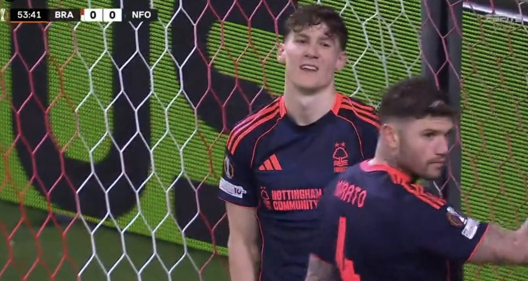 La delusione di Yates dopo aver realizzato l’autogol nella partita di Europa League con il Braga.