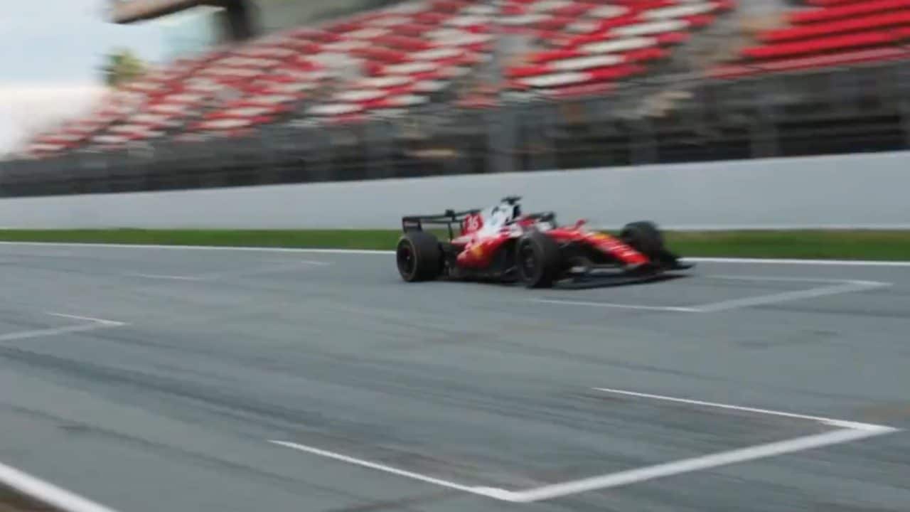 Test F1, chiuso il quarto giorno di prove a Barcellona: Mercedes avanti, Ferrari solida, problemi dopo 5 giri per Aston Martin al debutto