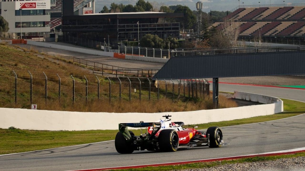 Test F1, concluso il terzo giorno di prove a Barcellona: Ferrari assente, Mercedes impressiona, debutto McLaren