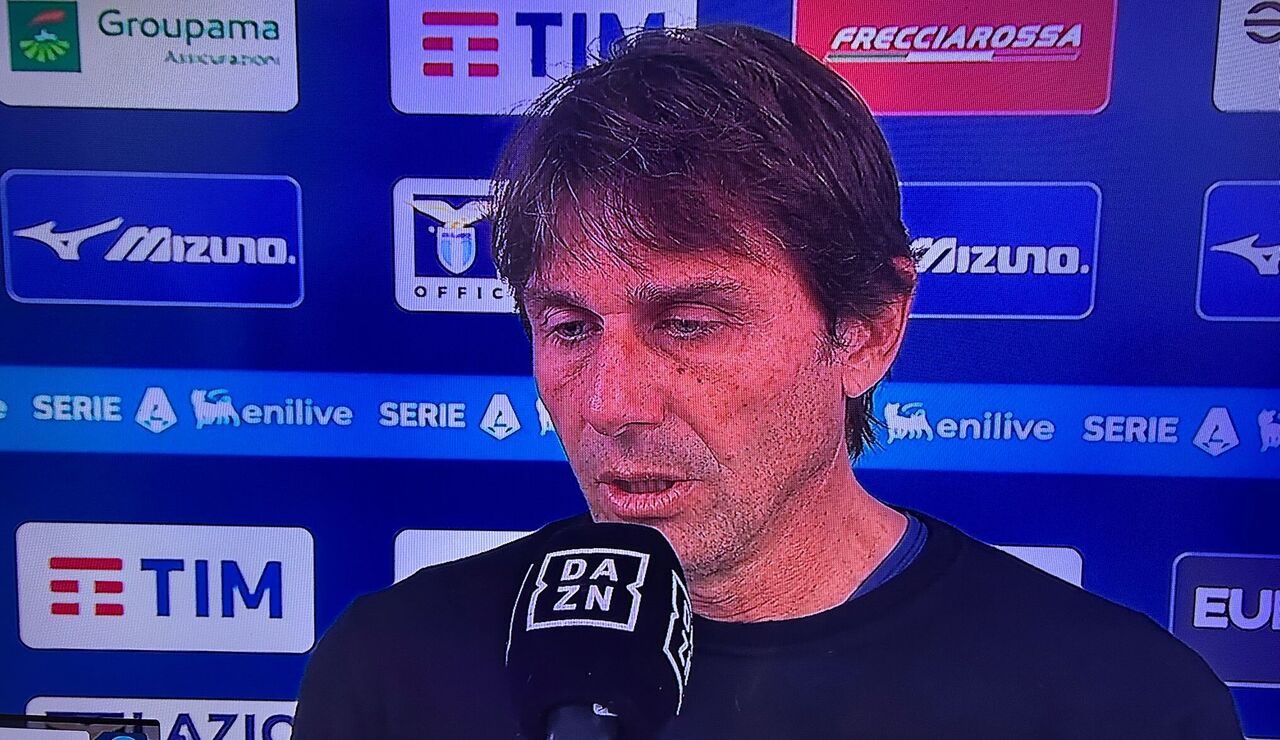 Conte si rifiuta di parlare del mercato di gennaio del Napoli: "L'anno scorso ha portato sfiga"