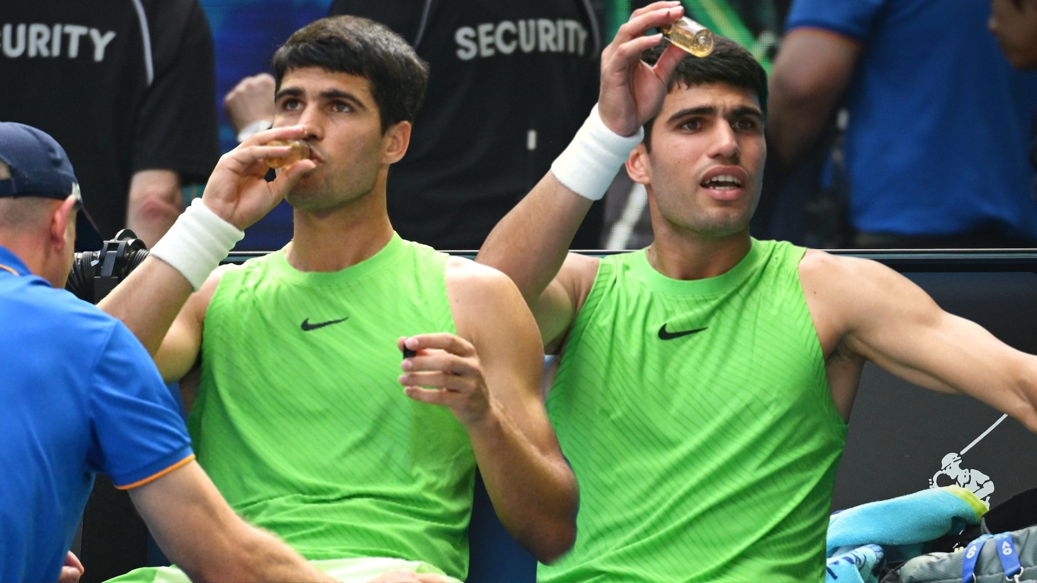 Cos'è il succo di sottaceti, disgustosa bevanda che ha salvato Alcaraz mentre era in balia dei crampi