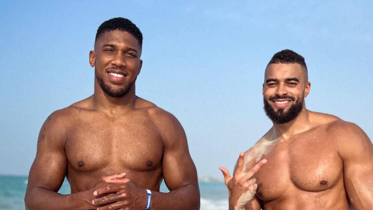 Anthony Joshua ha scansato la morte per puro caso: ha cambiato posto con l'amico prima dello schianto