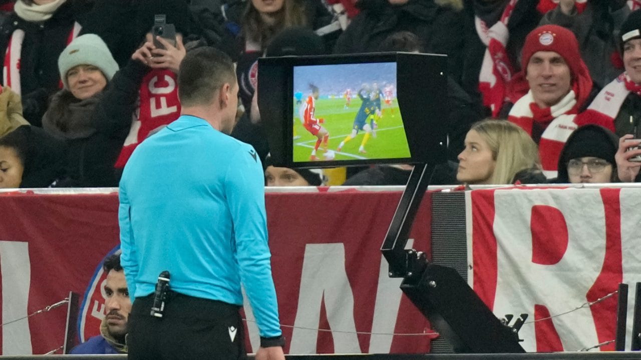 Il VAR allarga i casi in cui può intervenire, eccone altri tre: l'obiettivo è un calcio più giusto