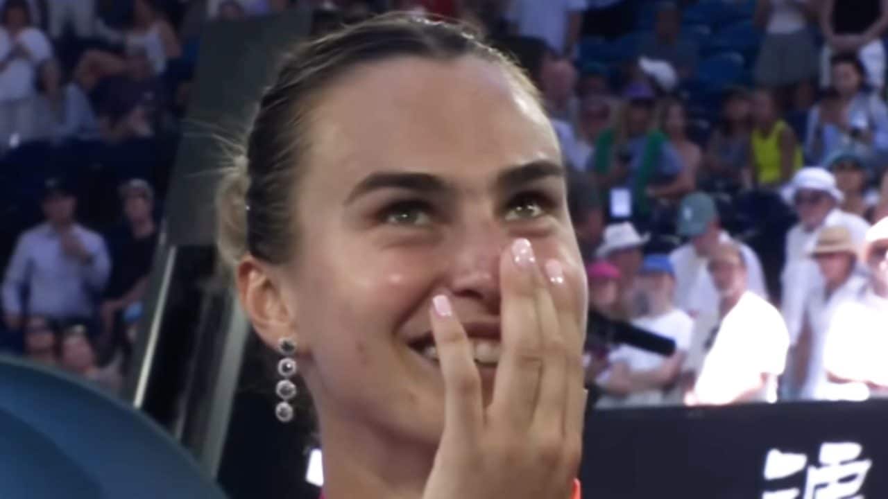 Aryna Sabalenka al fidanzato: "Puoi andartene?". È in difficoltà per la domanda privata su Alcaraz