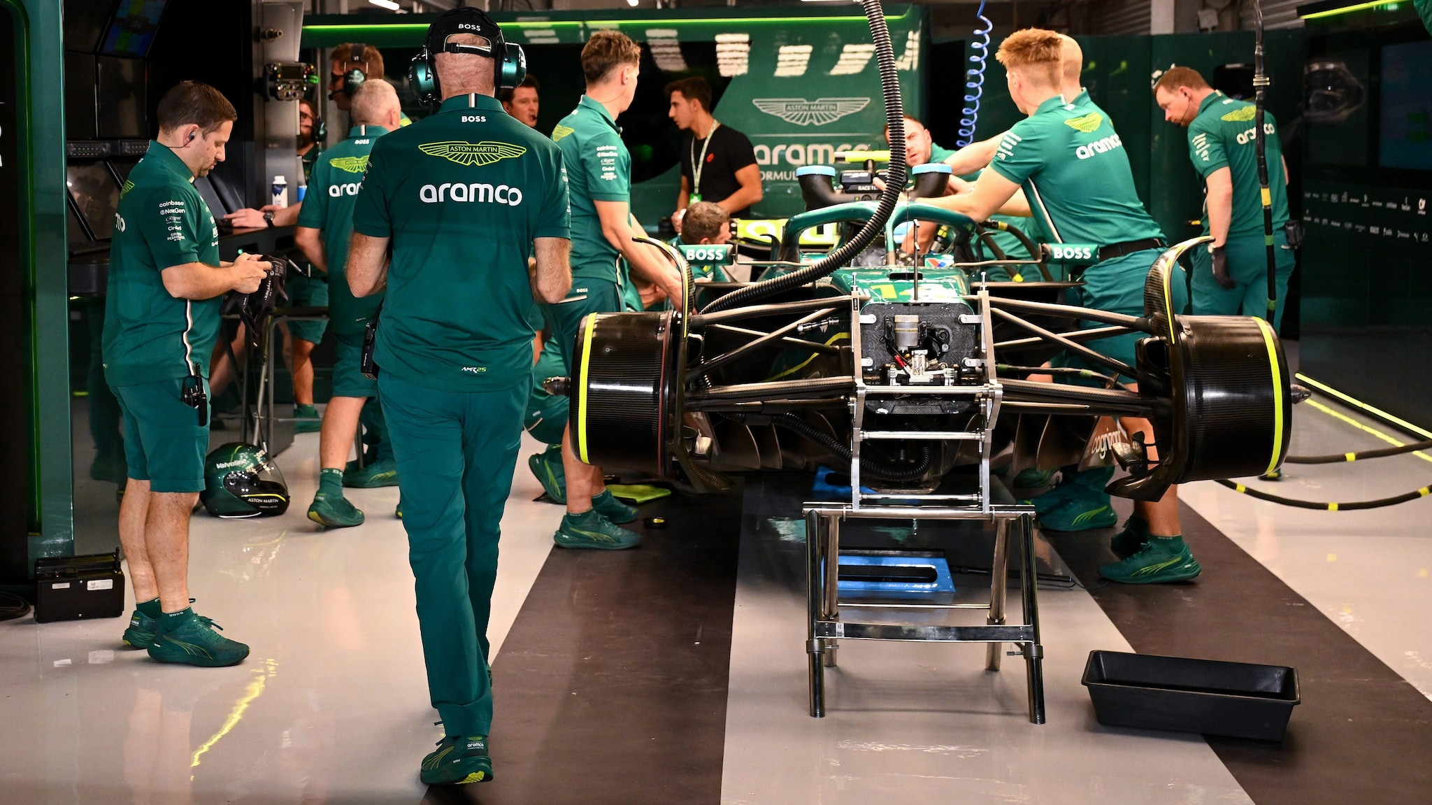 L'Aston Martin di Adrian Newey non è ancora pronta: debutto rinviato nuovamente nei test F1 2026