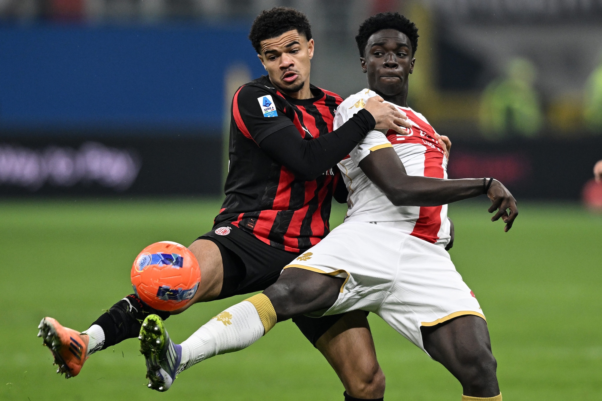 Athekame in azione contro il Genoa.