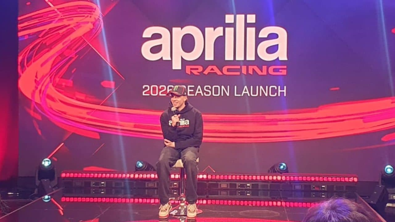 Bezzecchi spiega perché ha rifiutato i tanti soldi offerti per lasciare Aprilia: "Se vinci diventi ricco"